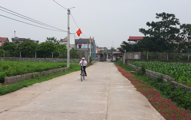 duong-giao-thong-noi-dong-o-xa-hong-thai-phu-xuyen-duoc-be-tong-hoa